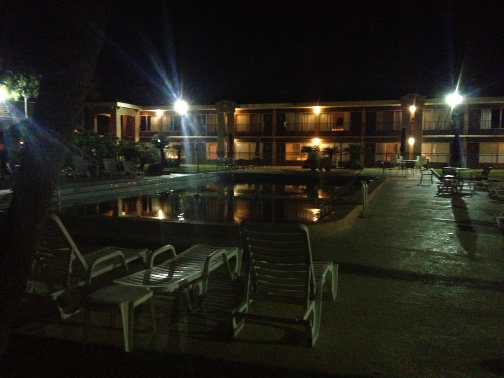 Monroe'S On The Lake Hotel & Banquet Hall Sanford Exterior foto